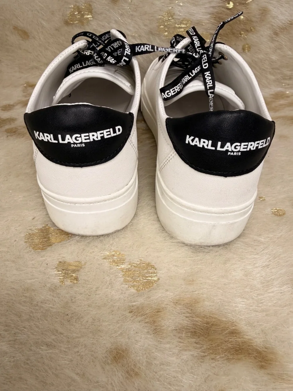 Karl Lagerfeld‎ Cylie Signature Logo Lace up White Black Accents Sneakers Sz 7